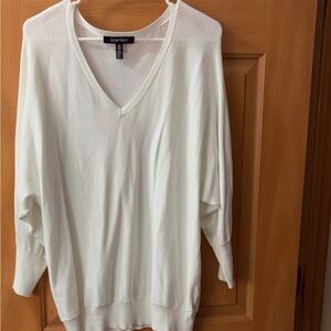 Trendy Ellen Tracy Off White V-Neck Blouse🔥